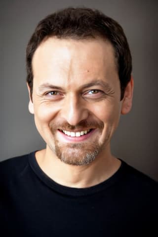Devrim Özder Akın profil görseli