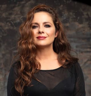 Nilüfer Açıkalın profil görseli