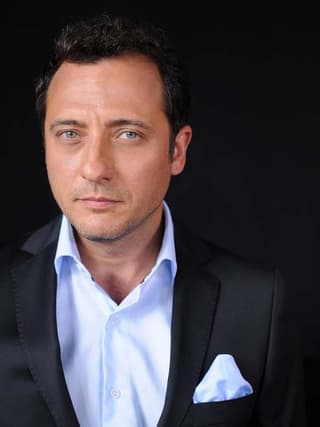 Yiğit Özşener profil görseli