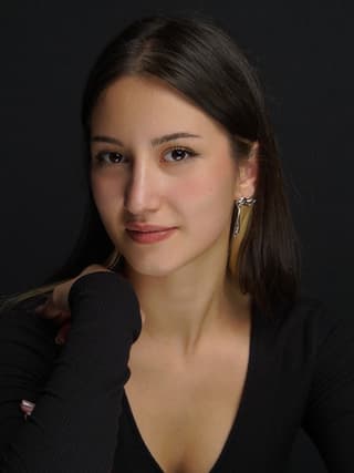 Zeynep Başar profil görseli